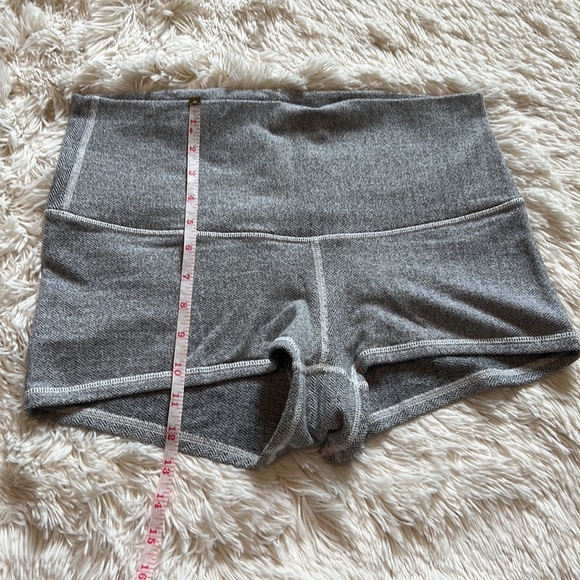 Lululemon athletica gray boogie shorts, without any tags, size 10 - Picture 13 of 16